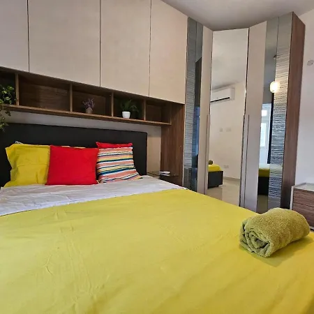 Апартаменты Stylish 2-bedroom At Ferry Tignes 2 P1 *