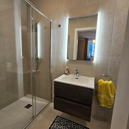 Stylish 2-bedroom At Ferry Tignes 2 P1 Lejlighed Sliema