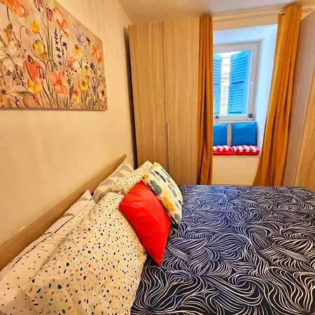 The None Apartament *