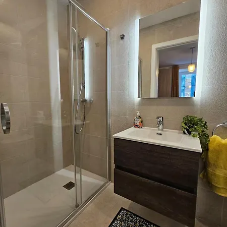 The None Apartament *